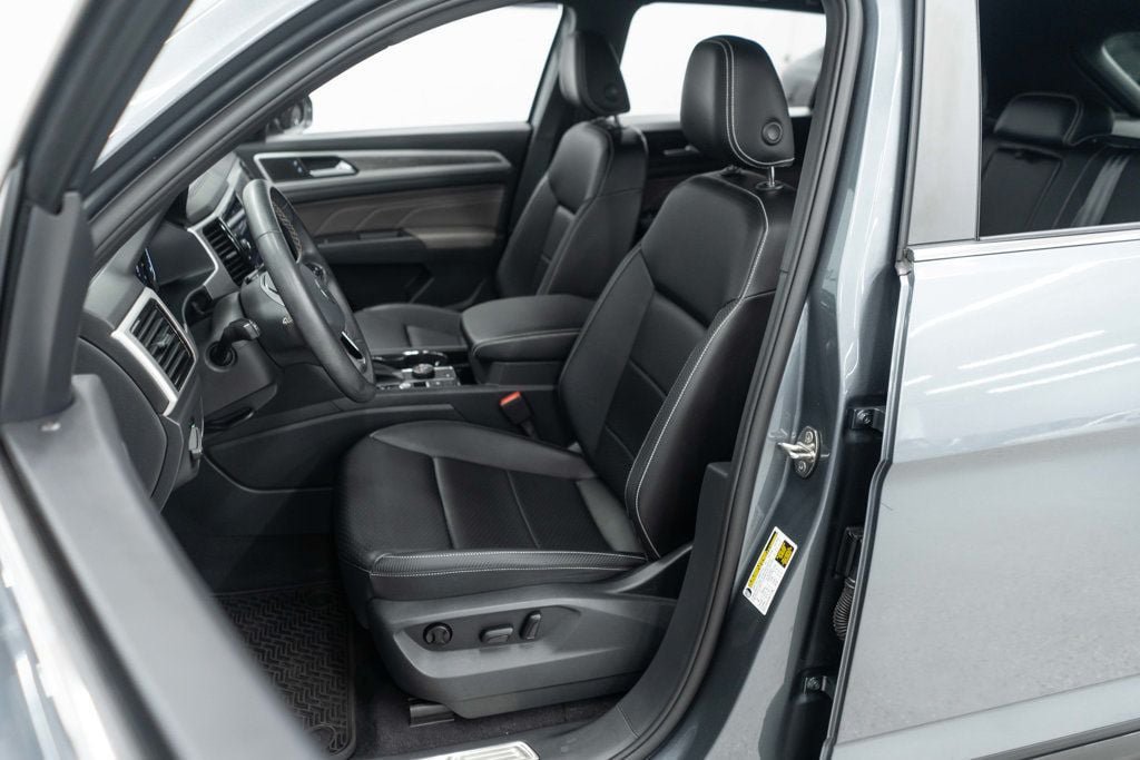 Used 2023 Volkswagen Atlas Cross Sport SE w/ Black Wheel Package AWD/4WD image 8