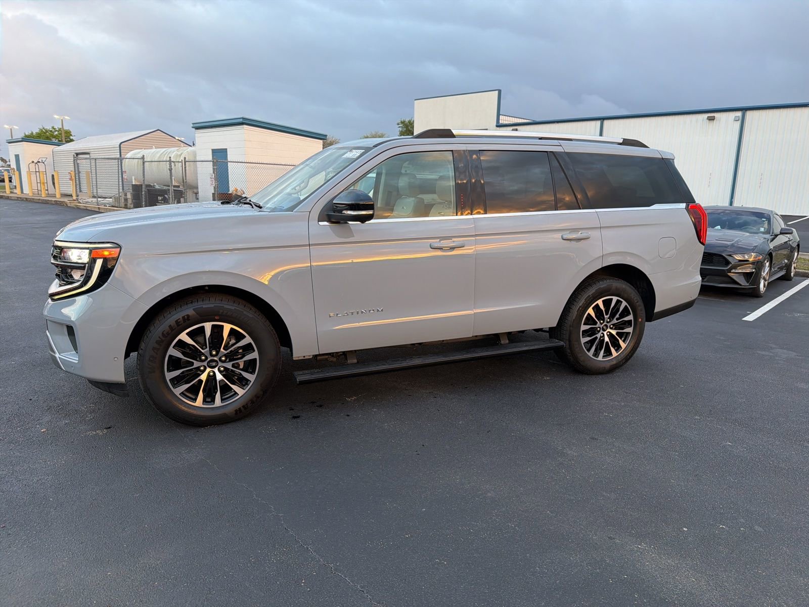 Used 2025 Ford Expedition Platinum image 15