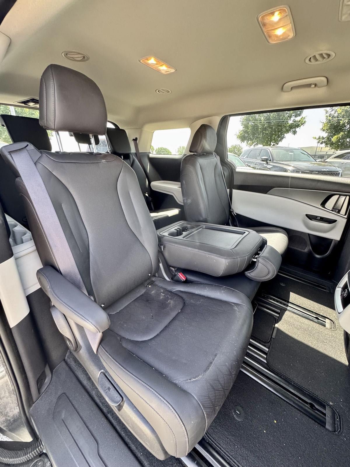 Certified 2024 Kia Carnival LX FWD image 15