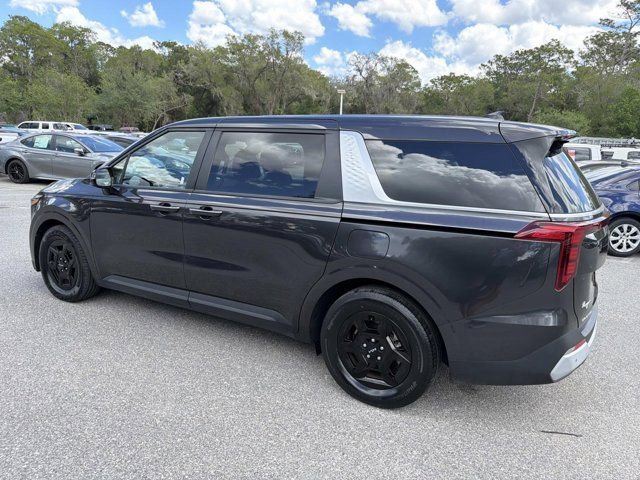 Used 2025 Kia Carnival FWD image 4