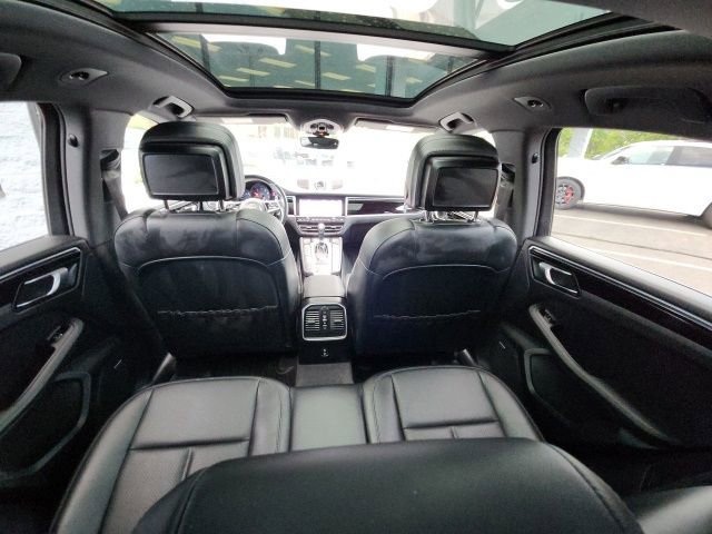 Used 2021 Porsche Macan AWD/4WD image 28