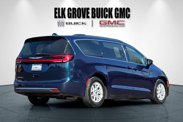 Used 2022 Chrysler Pacifica Touring-L FWD image 4