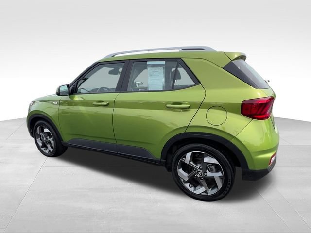 Used 2024 Hyundai Venue SEL FWD image 4