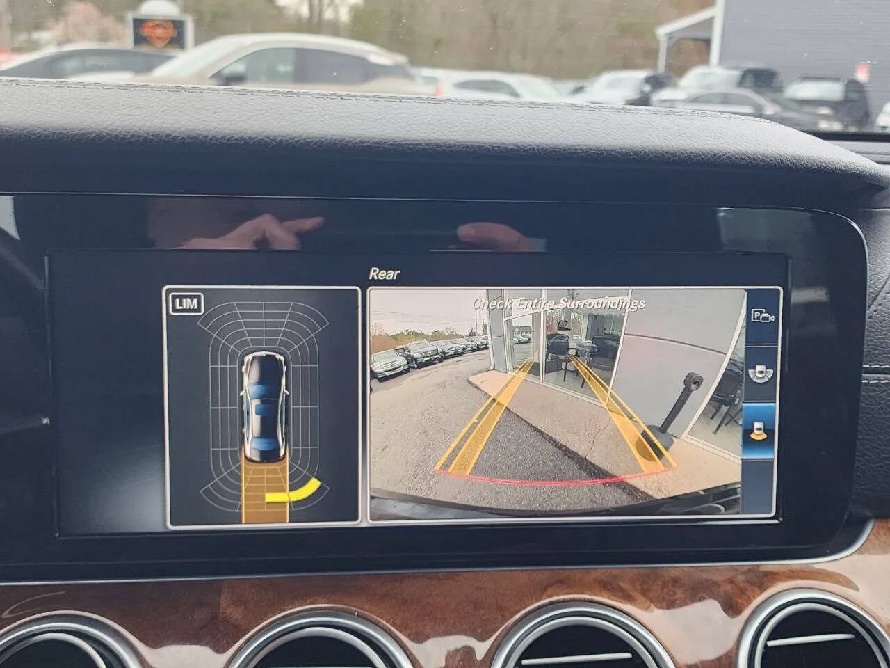 Used 2017 Mercedes-Benz E 300 4MATIC image 23