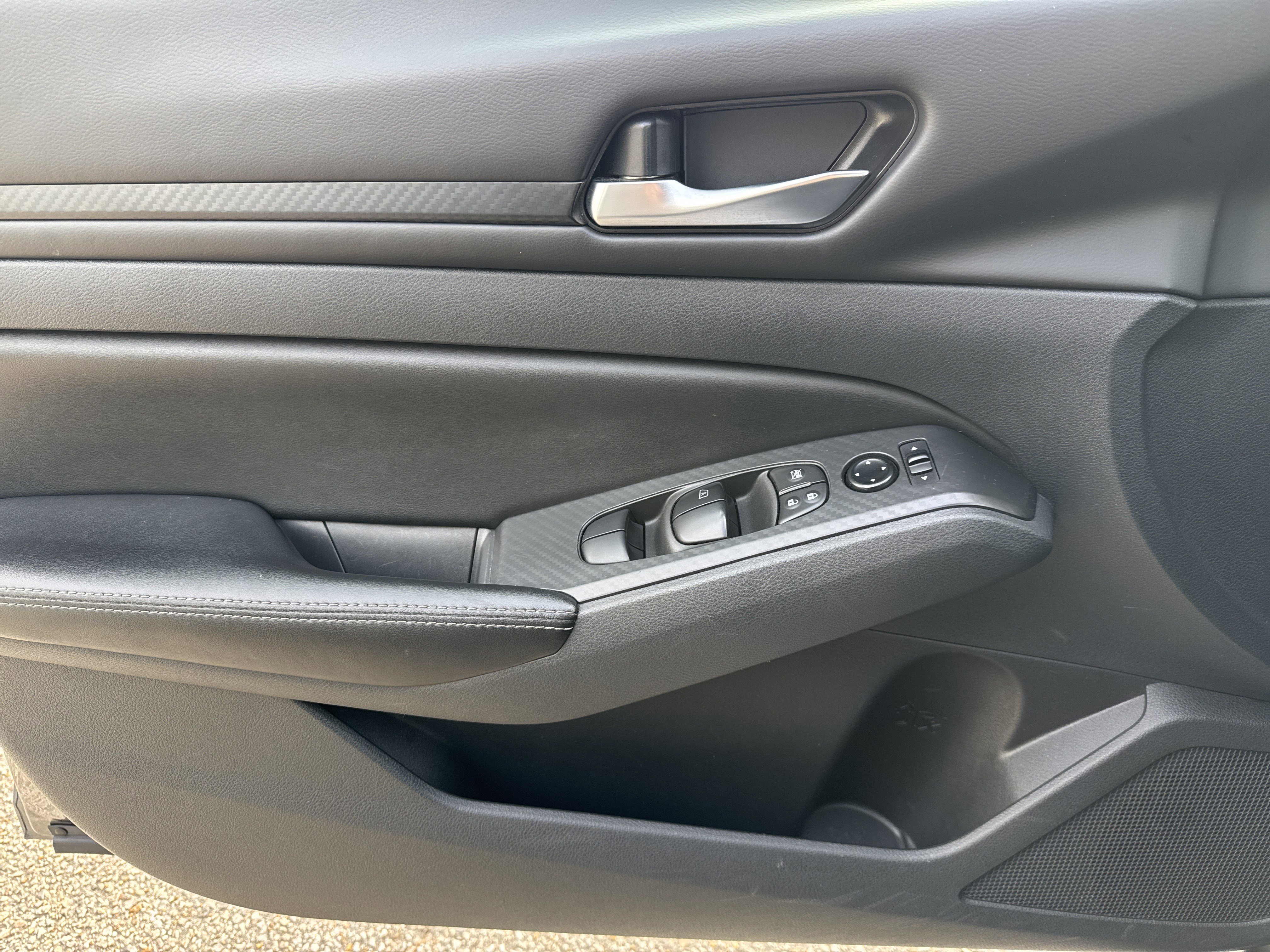 Used 2024 Nissan Altima 2.5 SV image 9