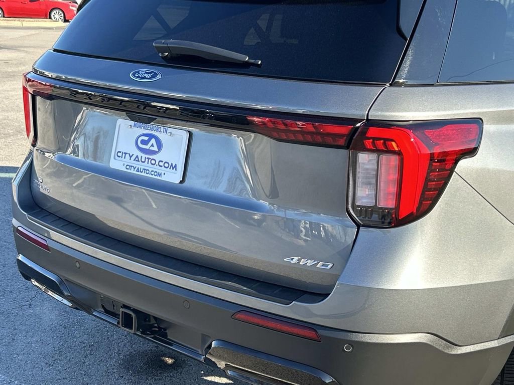 Used 2025 Ford Explorer ST-Line w/ ST-Line Street Pack image 12