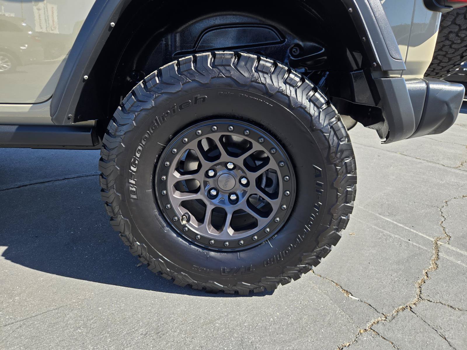 Used 2022 Jeep Wrangler Unlimited Rubicon w/ Xtreme Recon 35" Tire Package AWD/4WD image 39