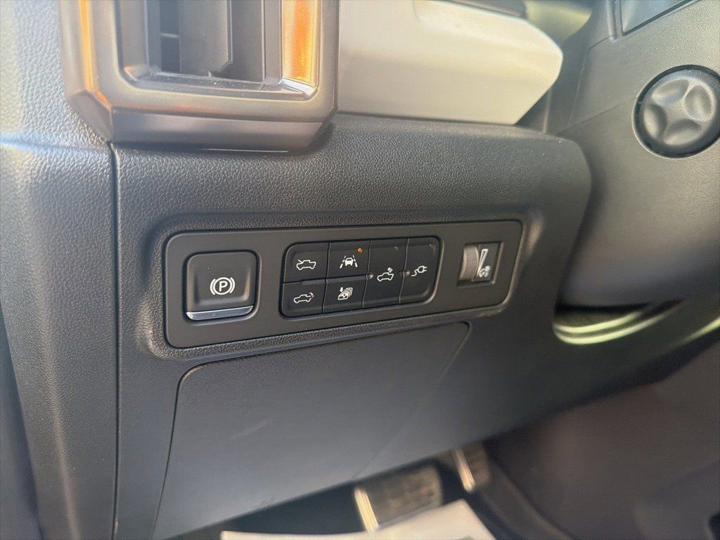 Used 2025 GMC Hummer EV 2X w/ LPO, Sport Package image 2