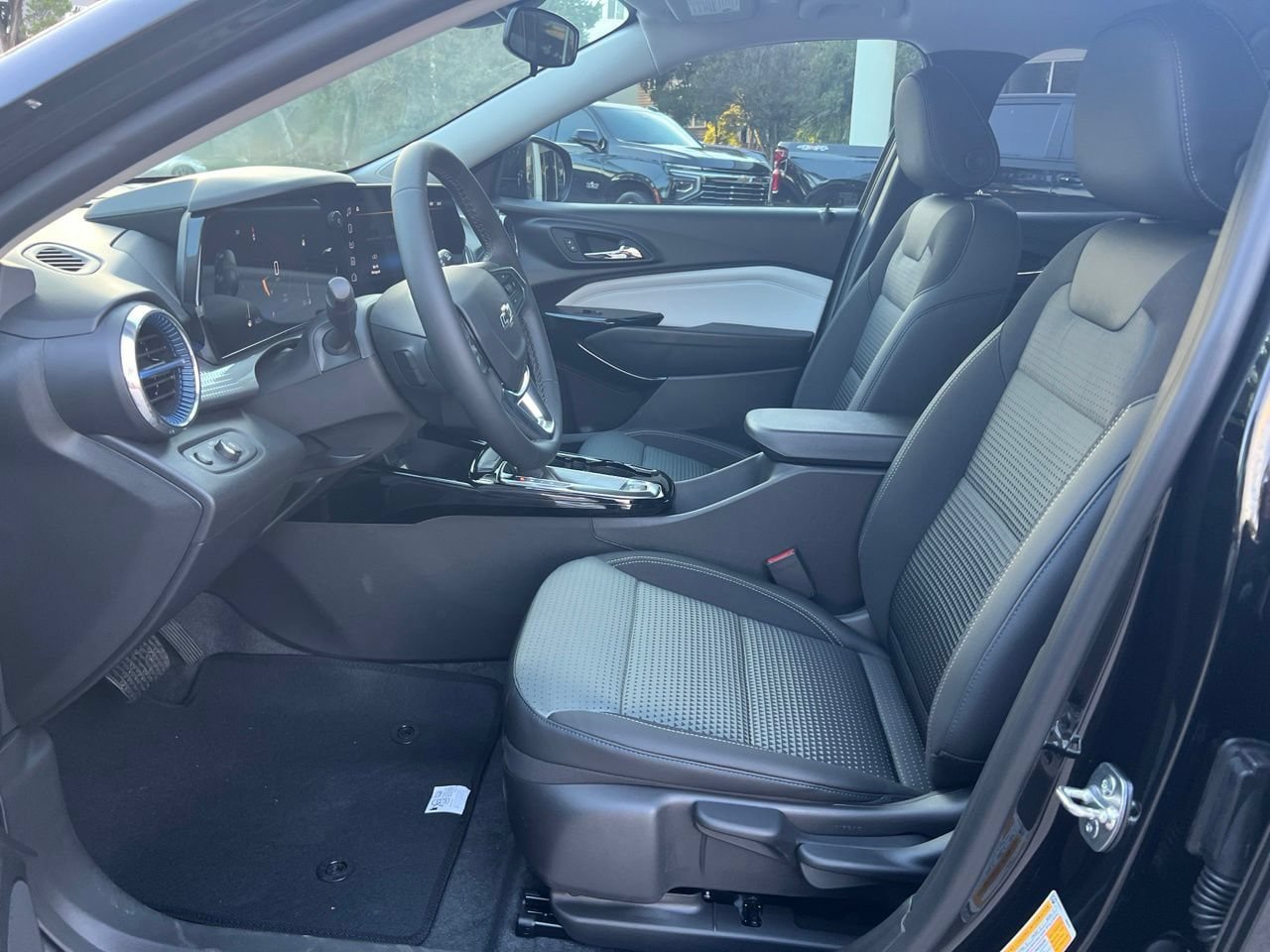 New 2026 Chevrolet Trax LT w/ Driver Confidence Package FWD image 9