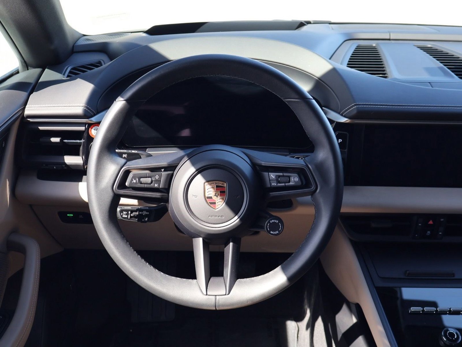 Certified 2025 Porsche Macan Electric RWD image 15