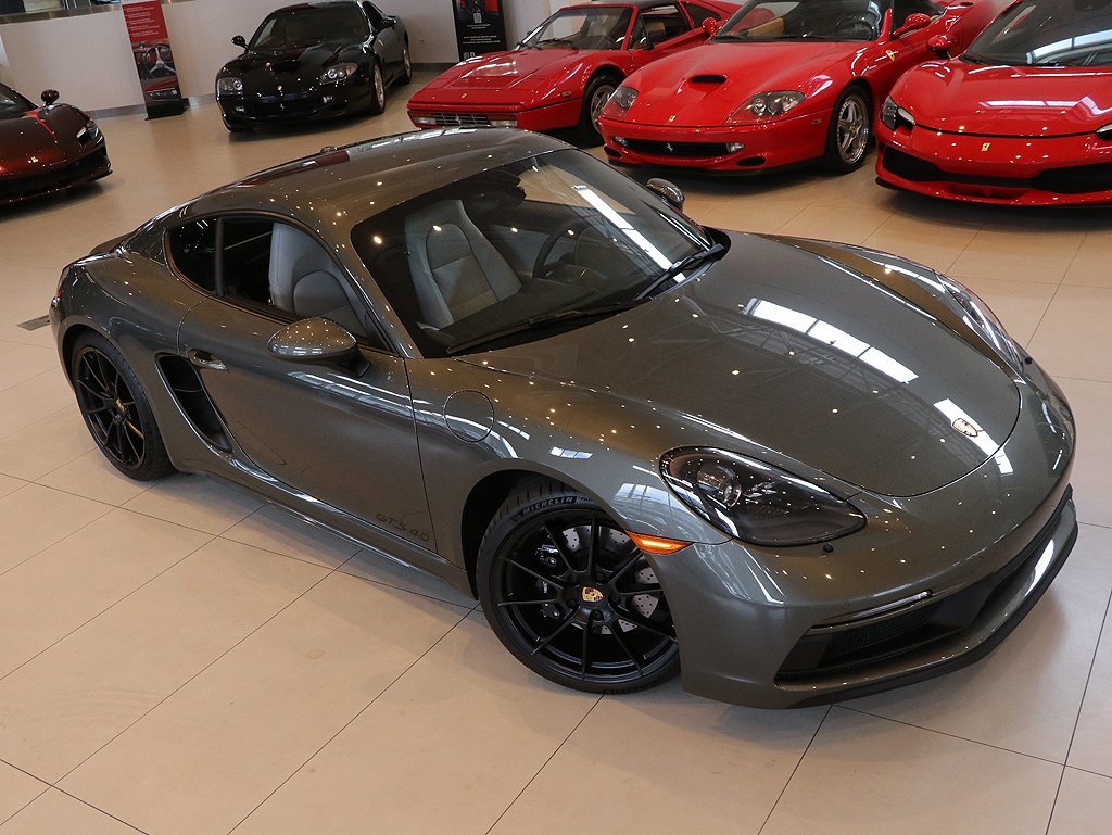 Used 2025 Porsche 718 Cayman GT4 image 12