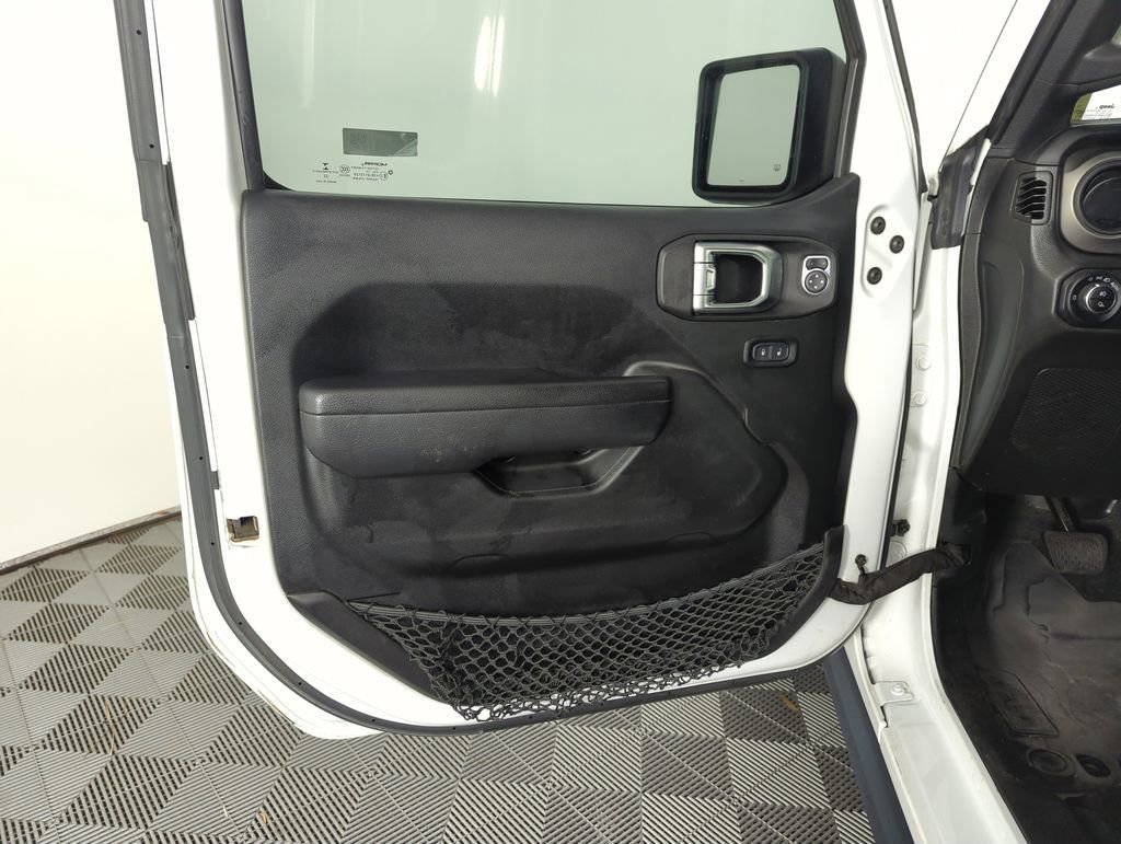 Used 2022 Jeep Gladiator Willys image 18