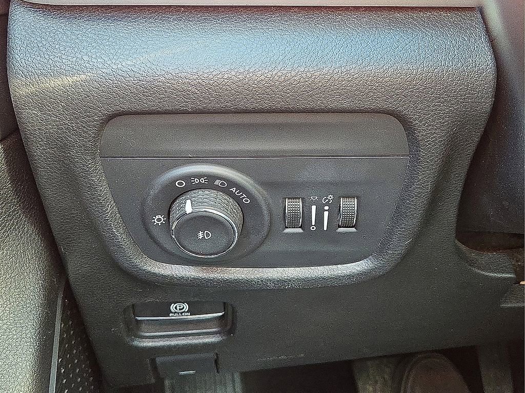 Used 2022 Jeep Grand Cherokee Limited image 25