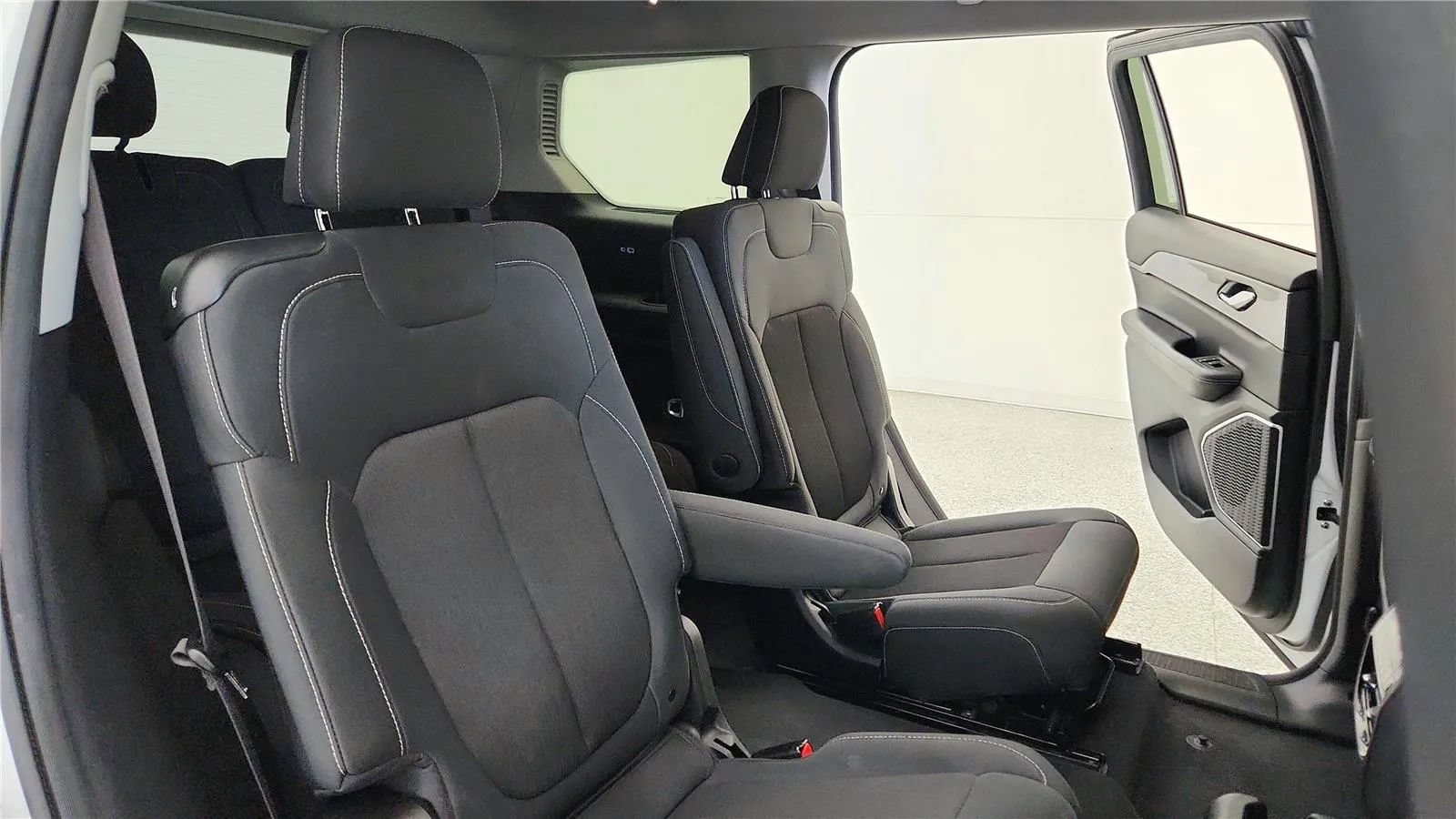 Used 2022 Jeep Grand Cherokee L Laredo w/ Luxury Tech Group I AWD/4WD image 31