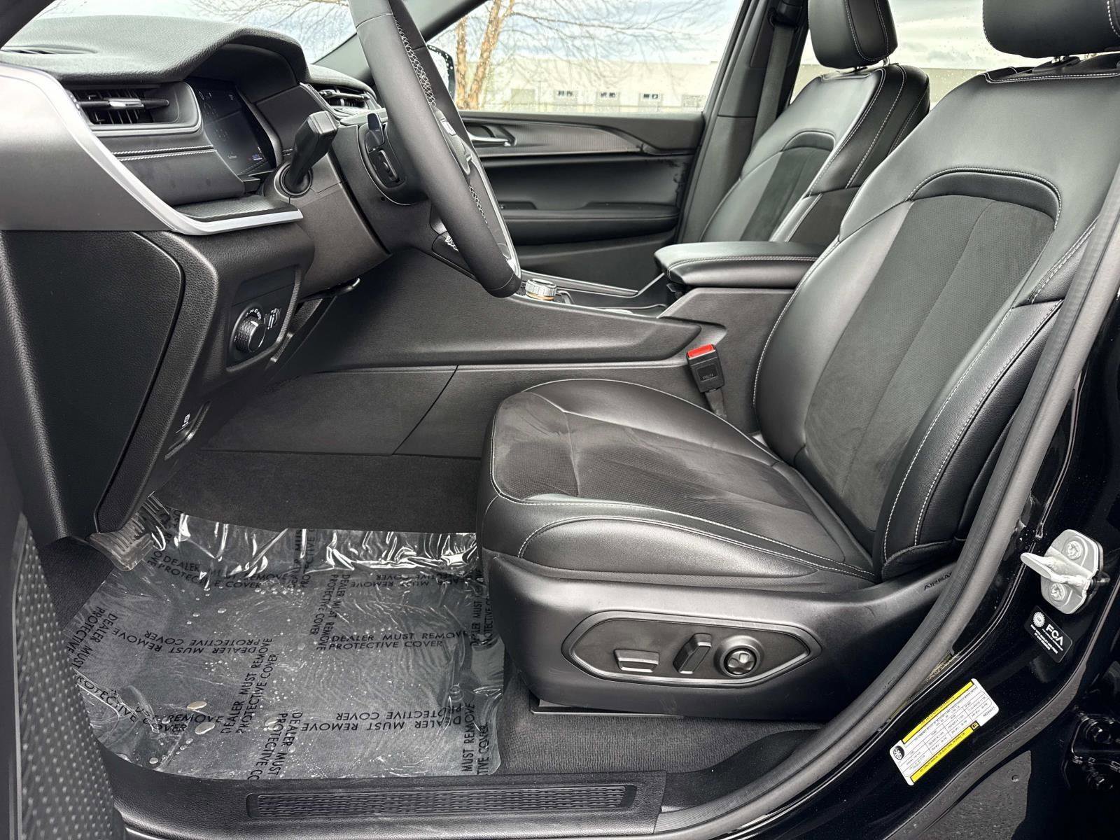 Used 2024 Jeep Grand Cherokee L Laredo image 23