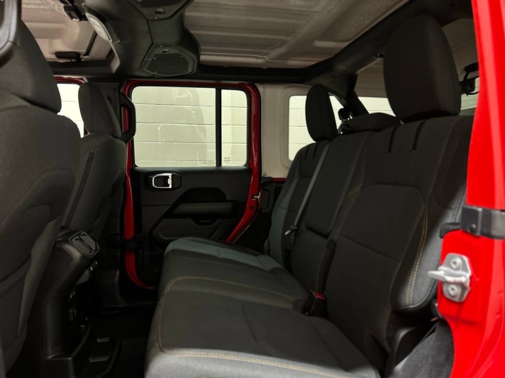 Used 2025 Jeep Wrangler Unlimited Sahara AWD/4WD image 8
