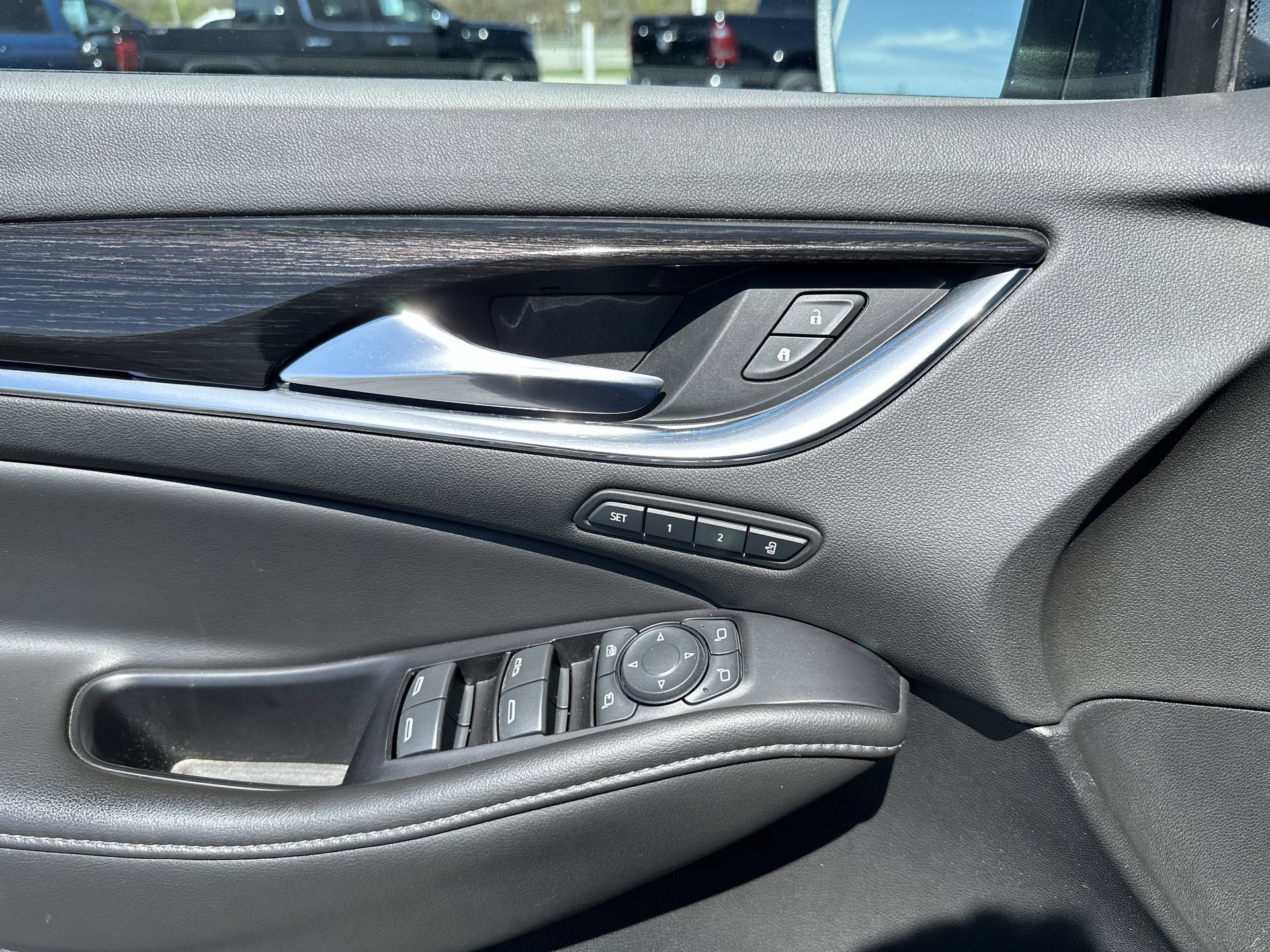 Used 2019 Buick Enclave Avenir w/ Avenir Technology Package AWD/4WD image 13