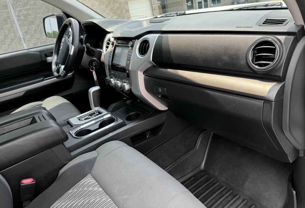 Used 2018 Toyota Tundra SR5 w/ SR5 Upgrade Package AWD/4WD image 28