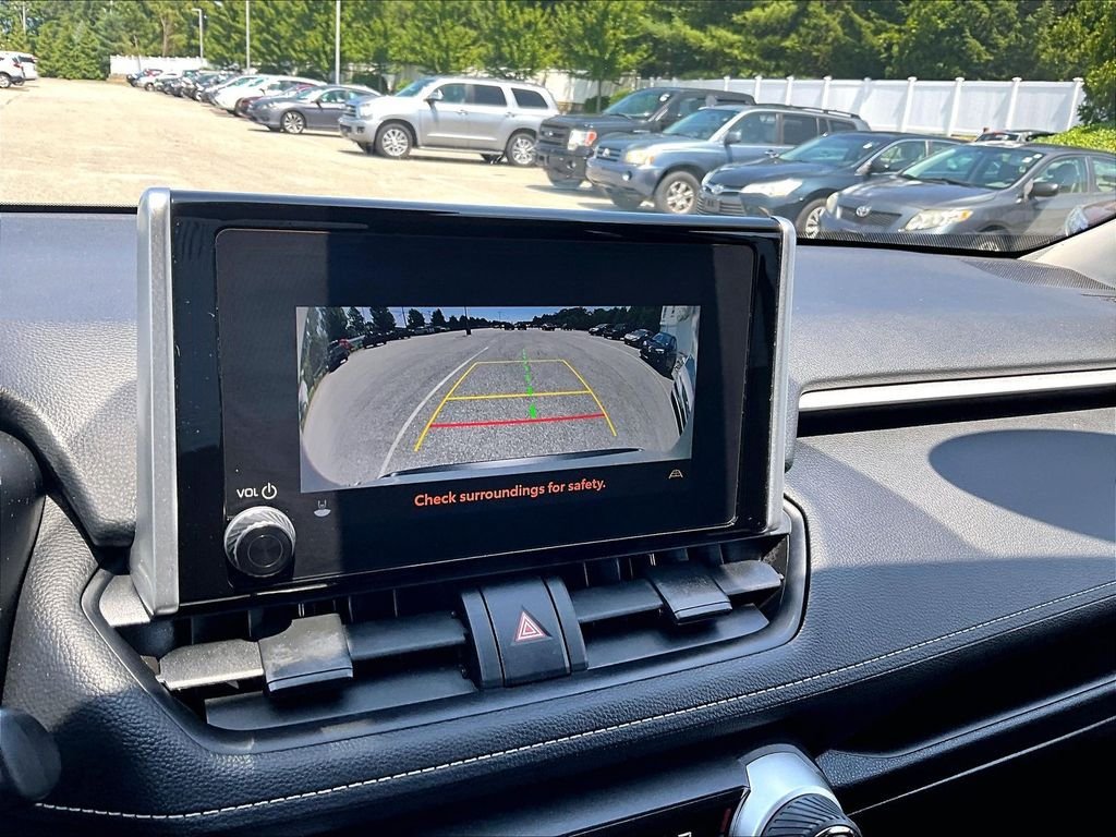 Used 2025 Toyota RAV4 XLE AWD/4WD image 19