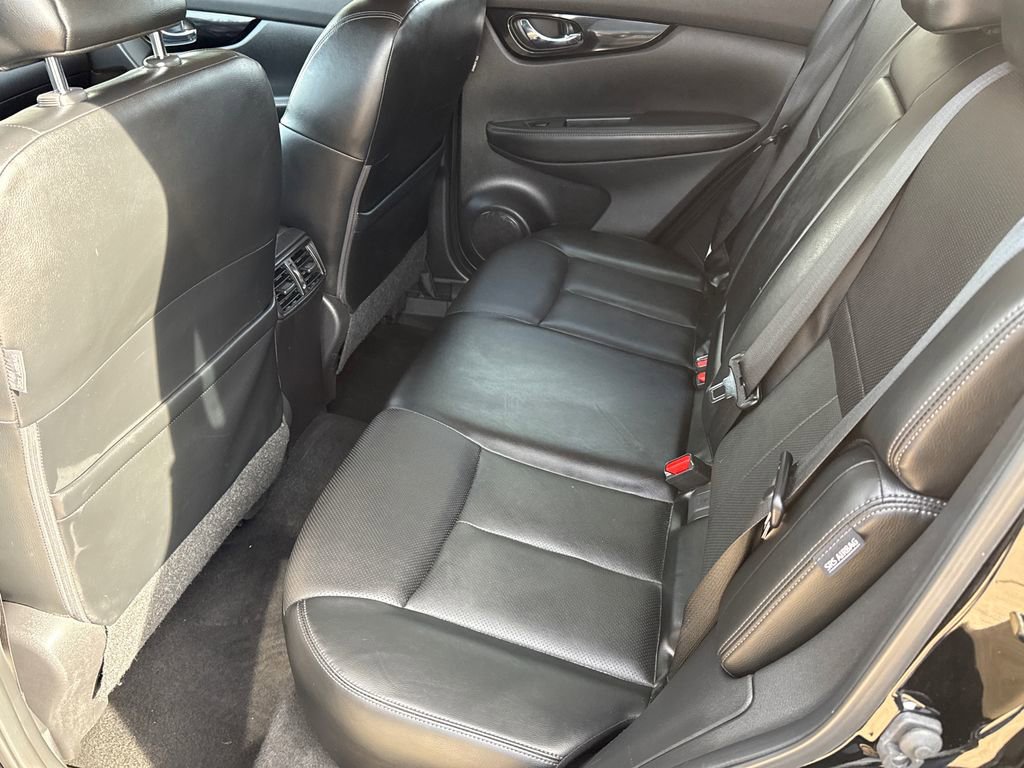 Used 2022 Nissan Rogue Sport SL image 16