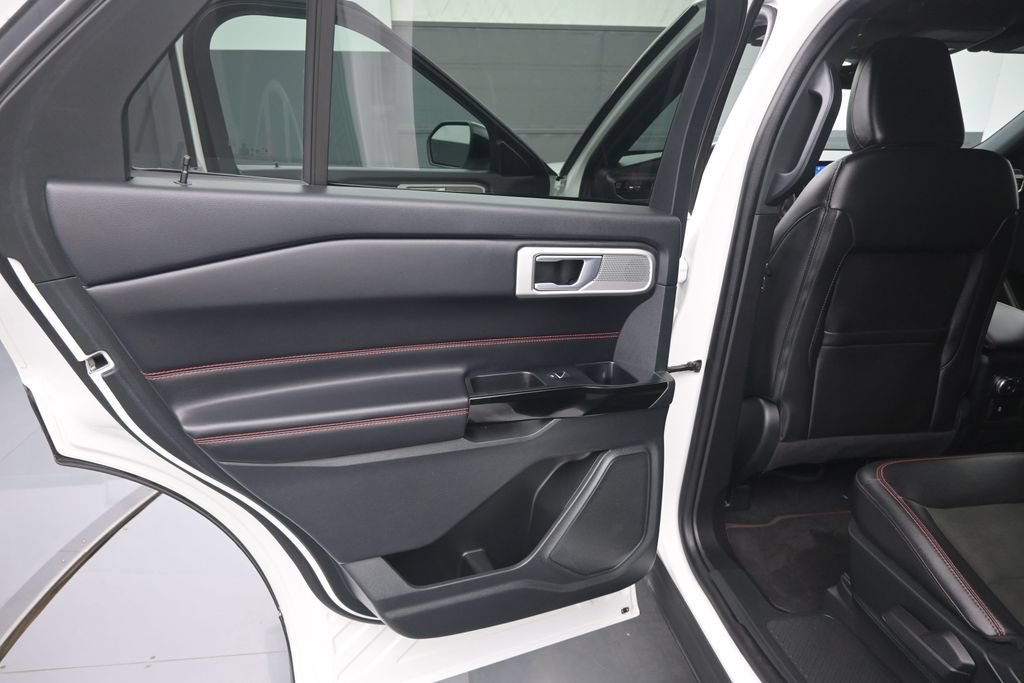 Used 2022 Ford Explorer ST-Line RWD image 12