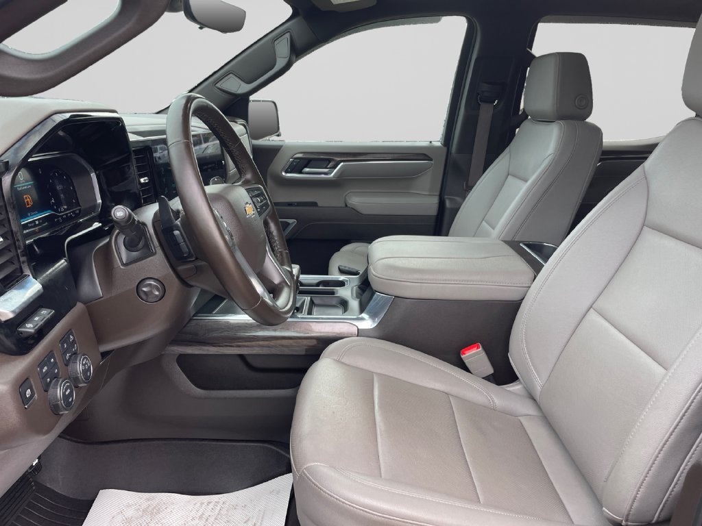Used 2025 Chevrolet Silverado 1500 LTZ AWD/4WD image 21