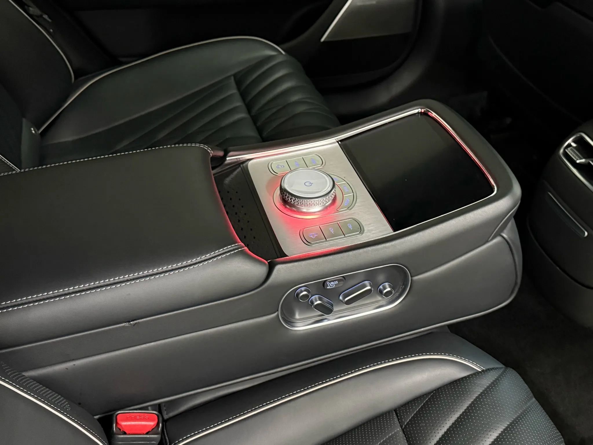 Used 2023 Genesis G90 3.5T image 33