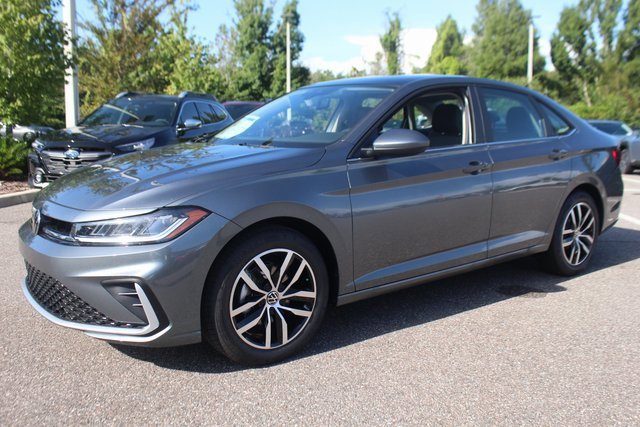 New 2025 Volkswagen Jetta SE image 3