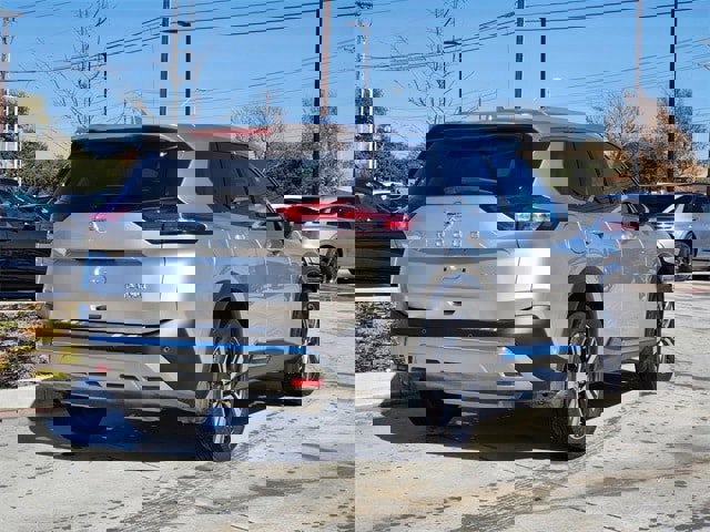 Used 2021 Nissan Rogue Platinum image 3