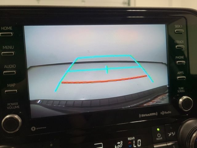 Used 2022 Toyota Highlander XLE FWD image 32
