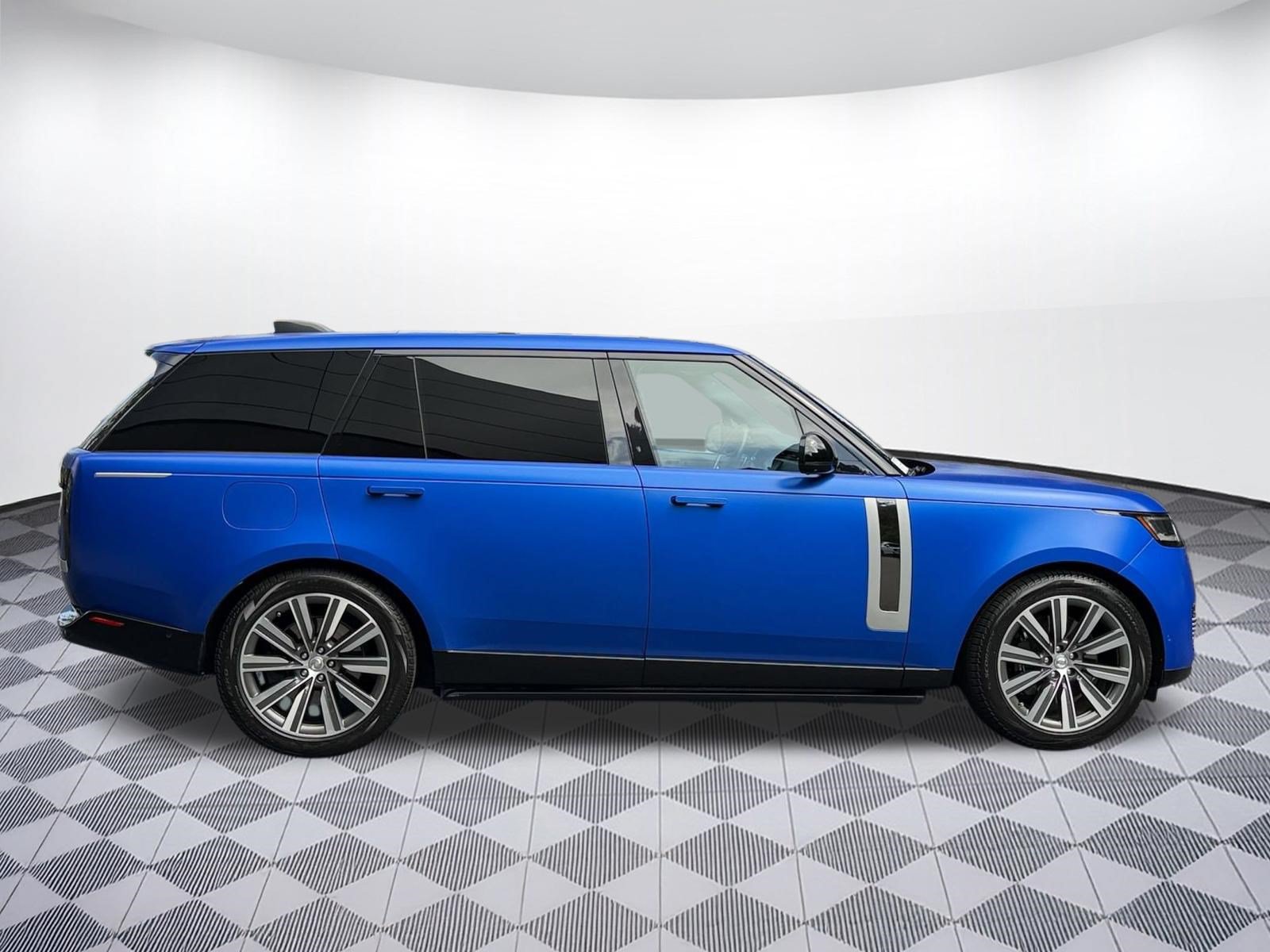 Used 2023 Land Rover Range Rover SV AWD/4WD image 8