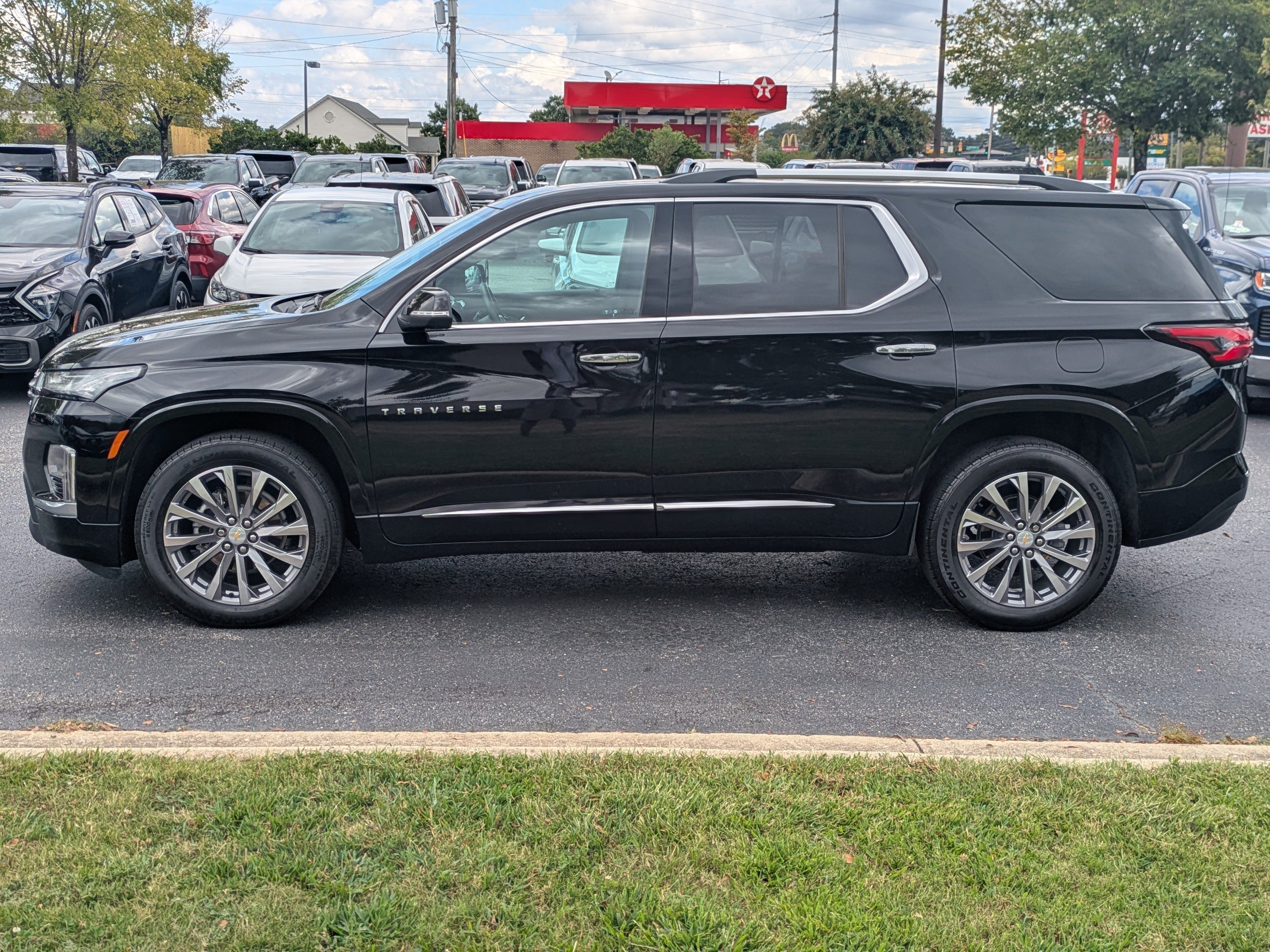 Used 2022 Chevrolet Traverse Premier w/ LPO, Floor Liner Package image 7