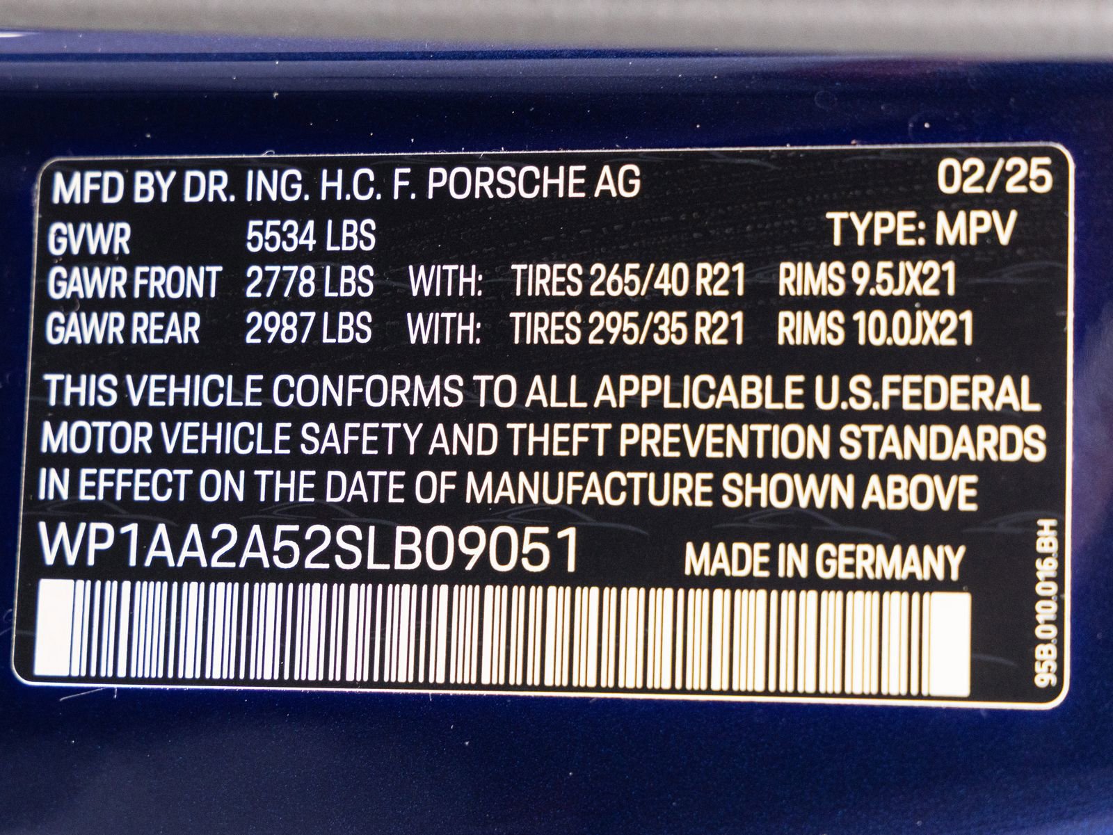 Certified 2025 Porsche Macan image 36