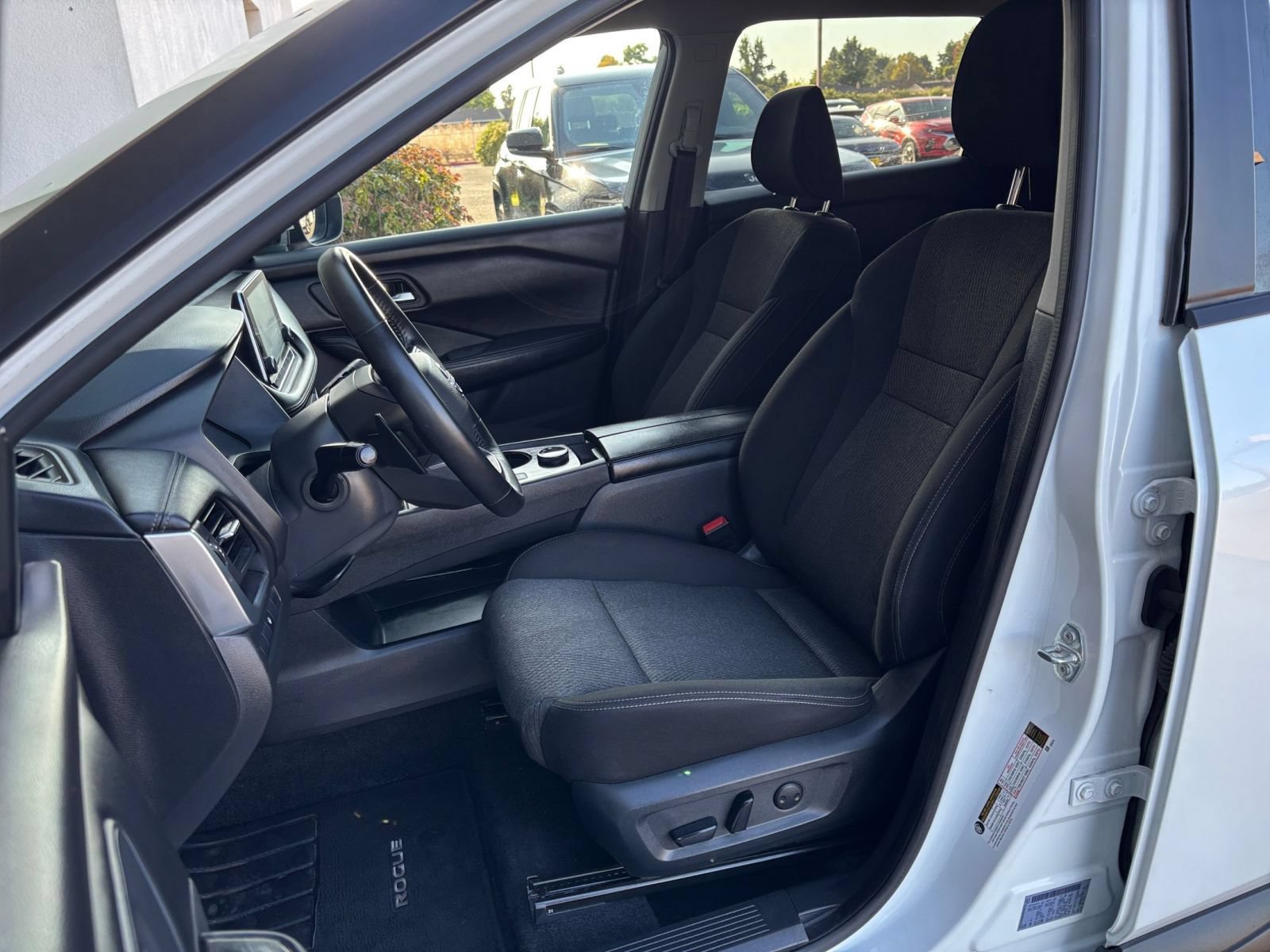 Used 2025 Nissan Rogue SV AWD/4WD image 37