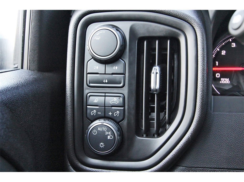 Used 2025 Chevrolet Silverado 2500 Custom w/ Custom Value Package image 19