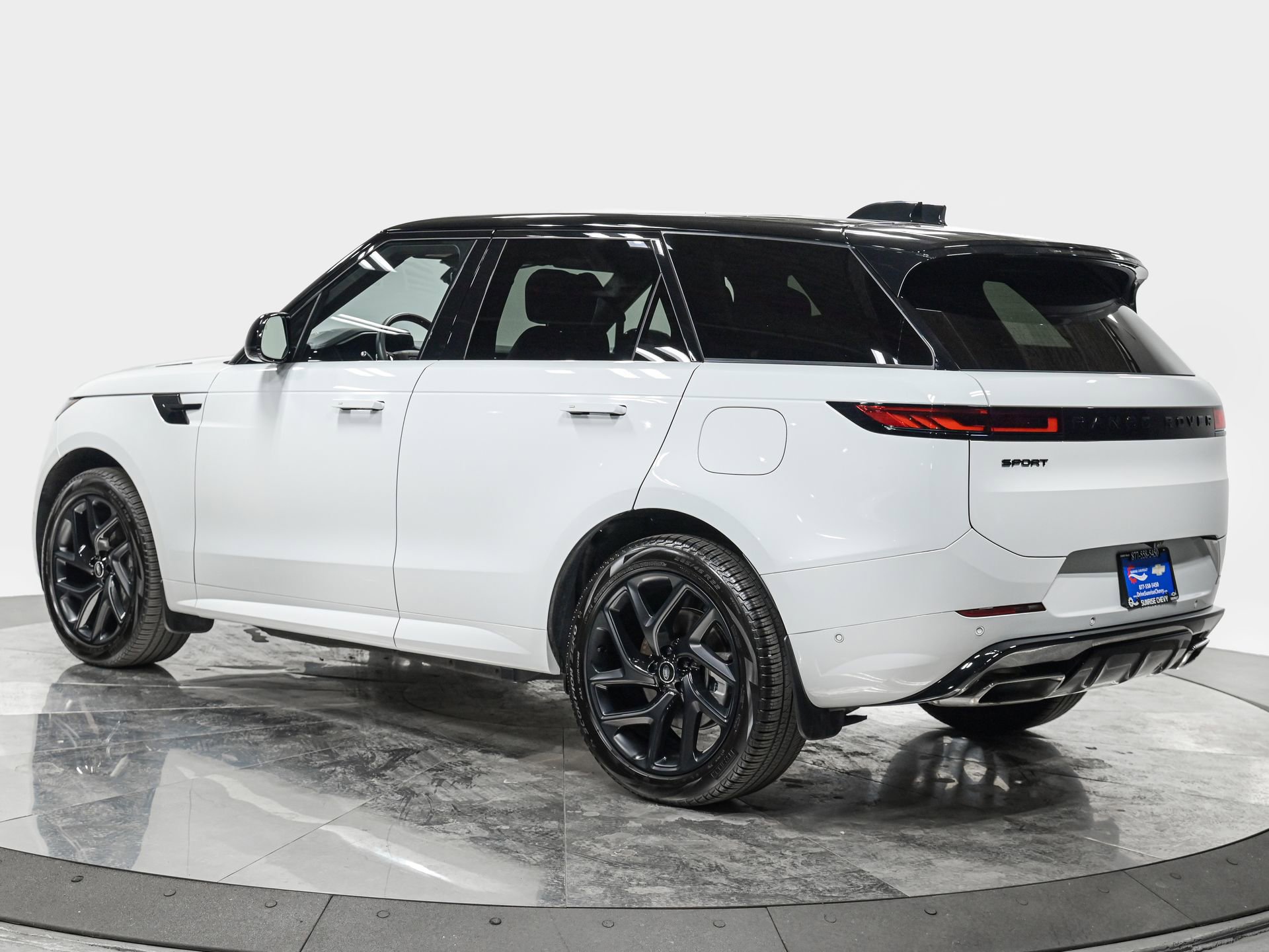 Used 2025 Land Rover Range Rover Sport Dynamic SE AWD/4WD image 4