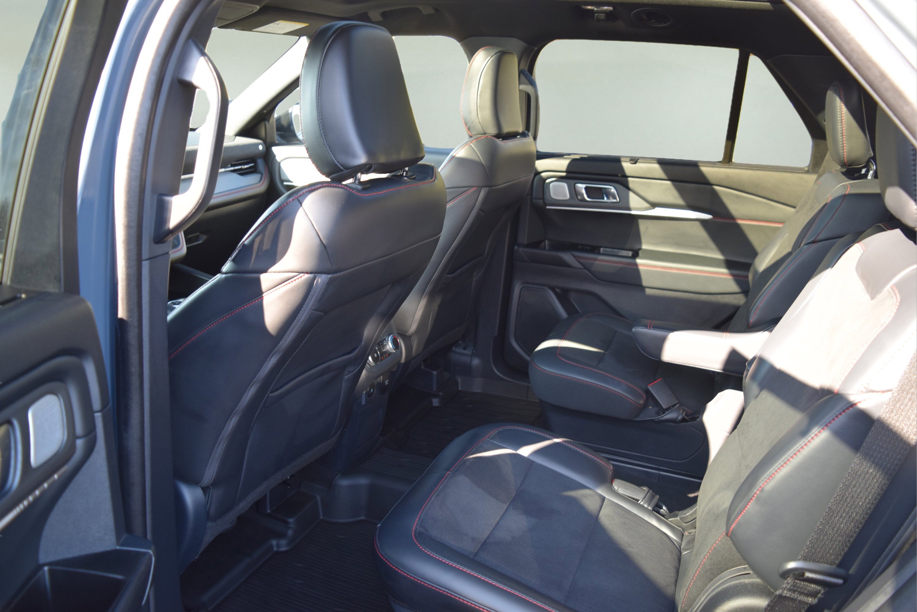 Used 2025 Ford Explorer ST image 8