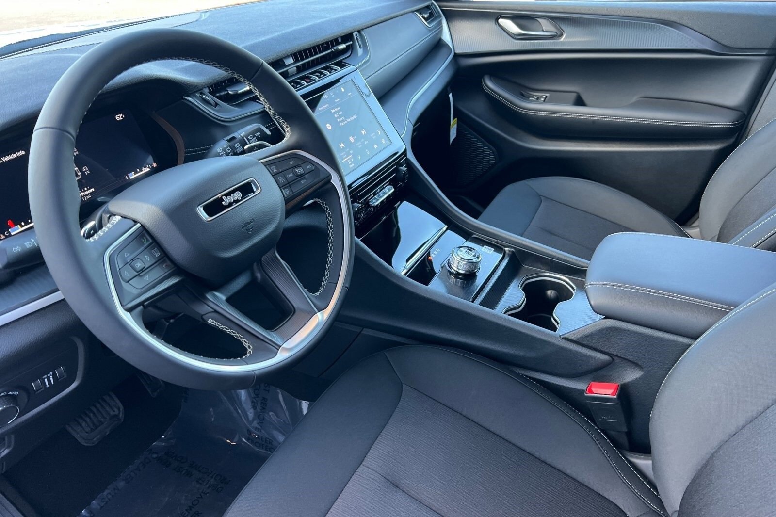 New 2025 Jeep Grand Cherokee L Laredo w/ Trailer Tow Package image 10