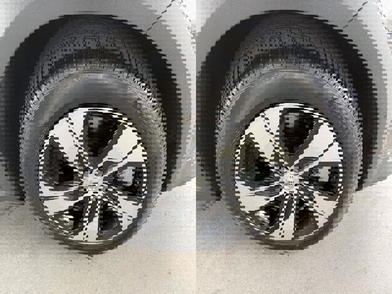 Used 2024 Volvo V60 B5 Cross Country Plus image 43