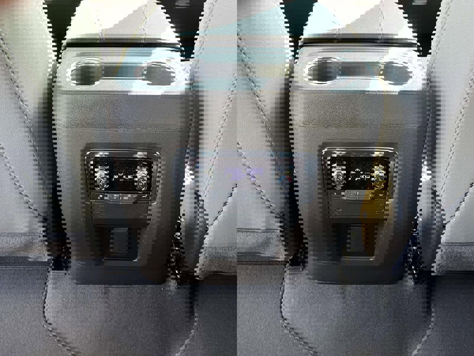 New 2026 GMC Yukon Elevation w/ Elevation Premium Package image 17