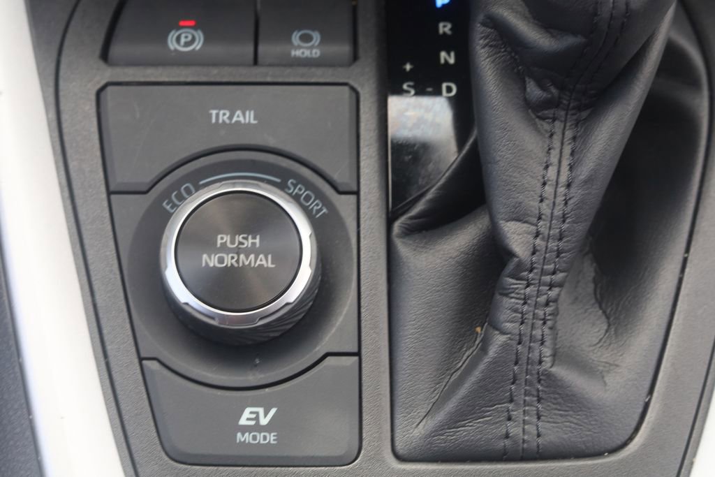 Used 2022 Toyota RAV4 LE AWD/4WD image 8