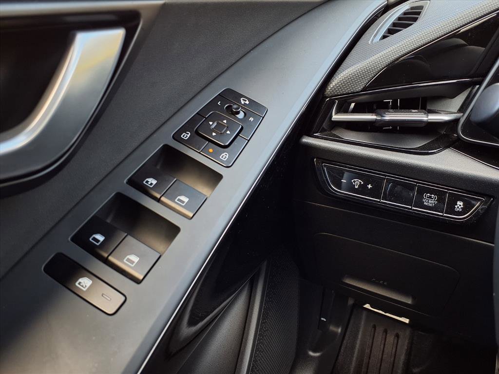 Used 2023 Kia Niro EX Touring image 22