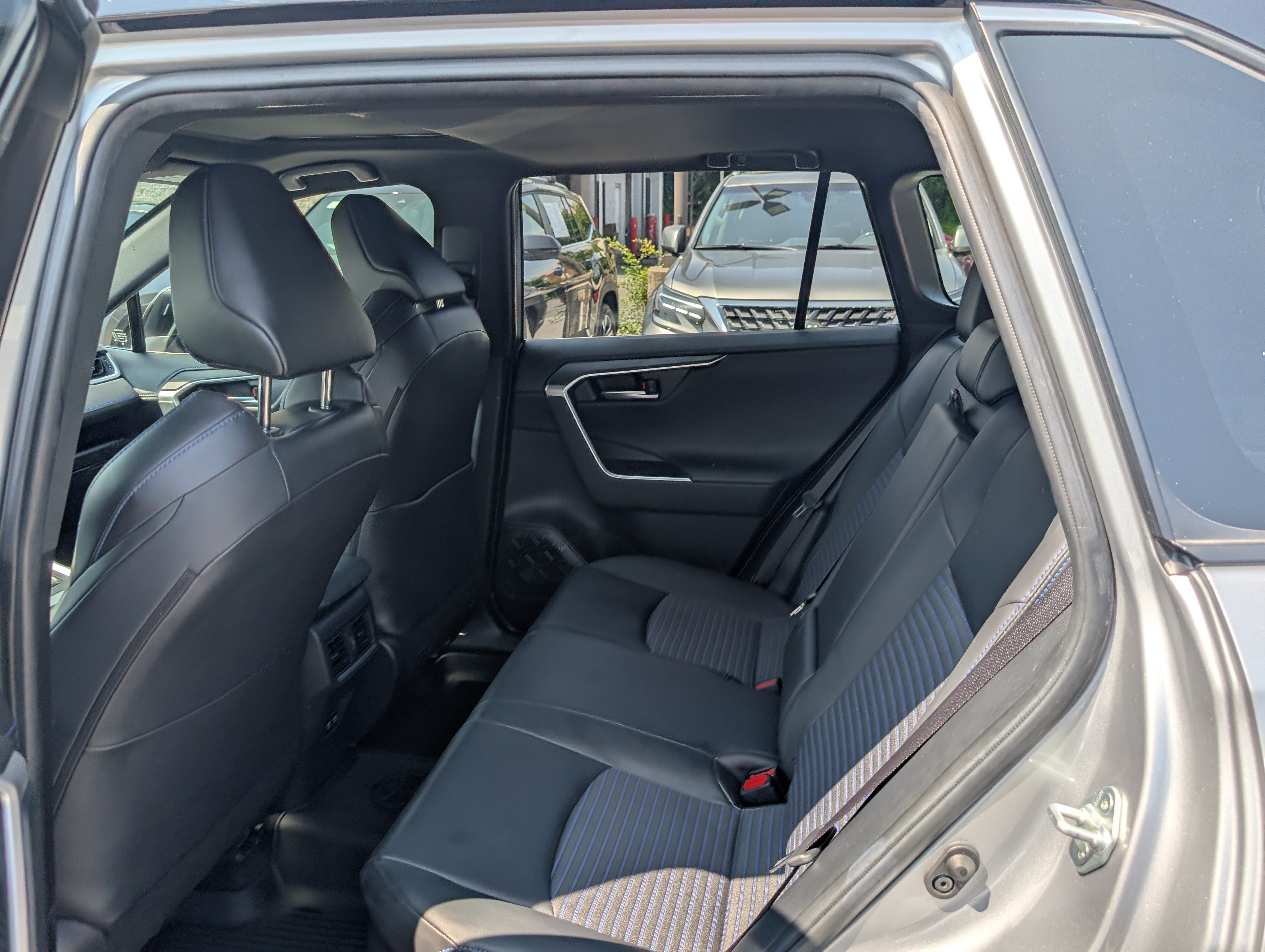 Used 2020 Toyota RAV4 XSE w/ XSE Grade Weather Package AWD/4WD image 14