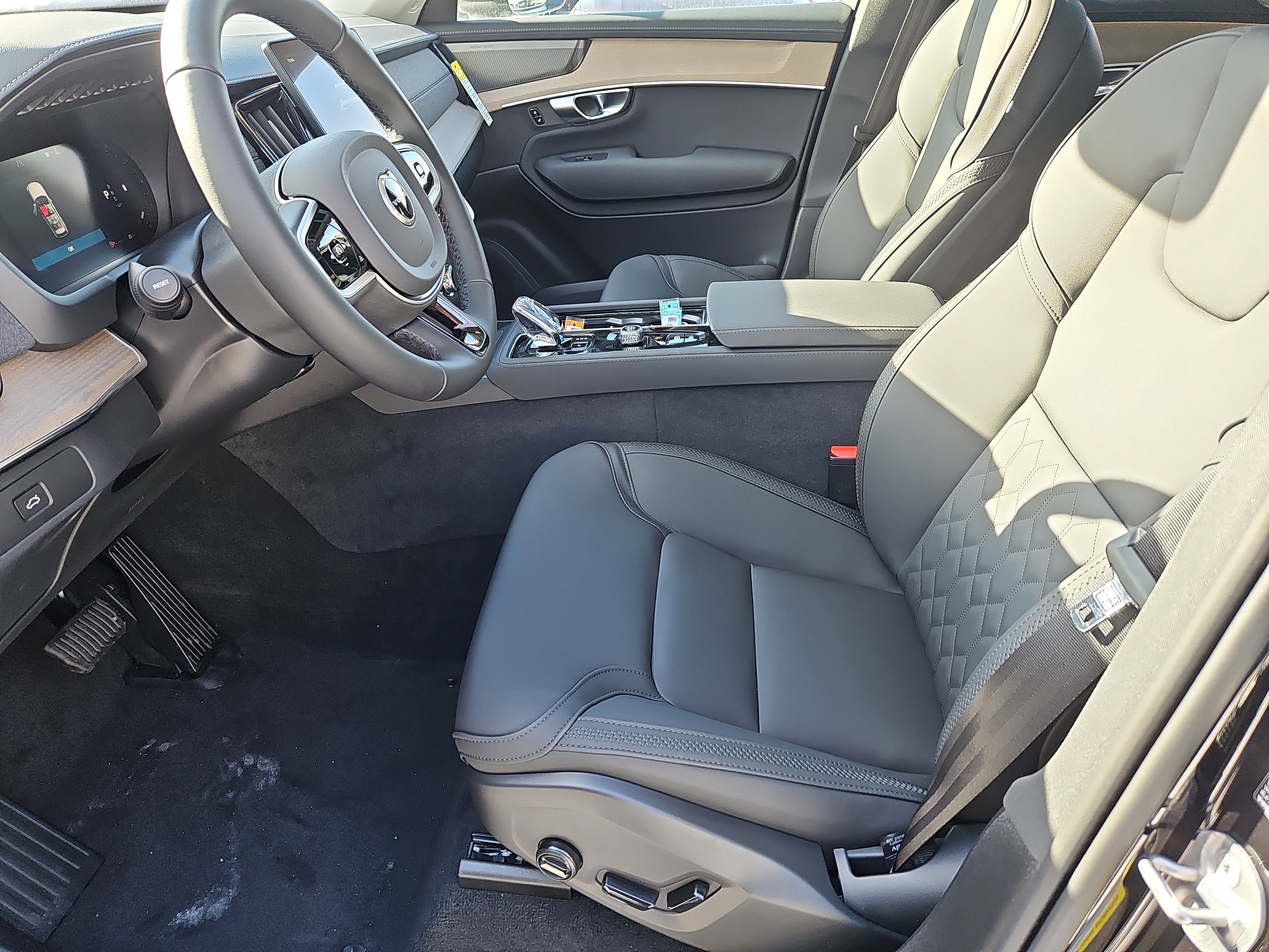 New 2026 Volvo XC90 B6 Plus w/ Protection Package Premier image 21