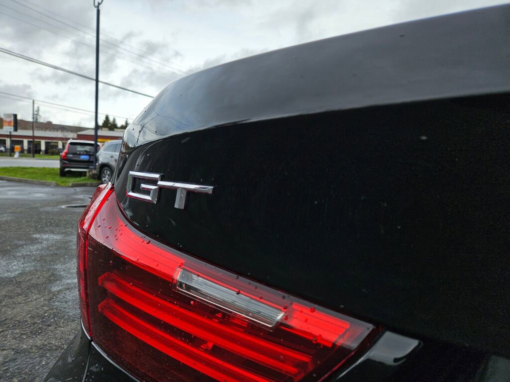 Used 2016 BMW 550i Gran Turismo xDrive w/ M Sport image 9