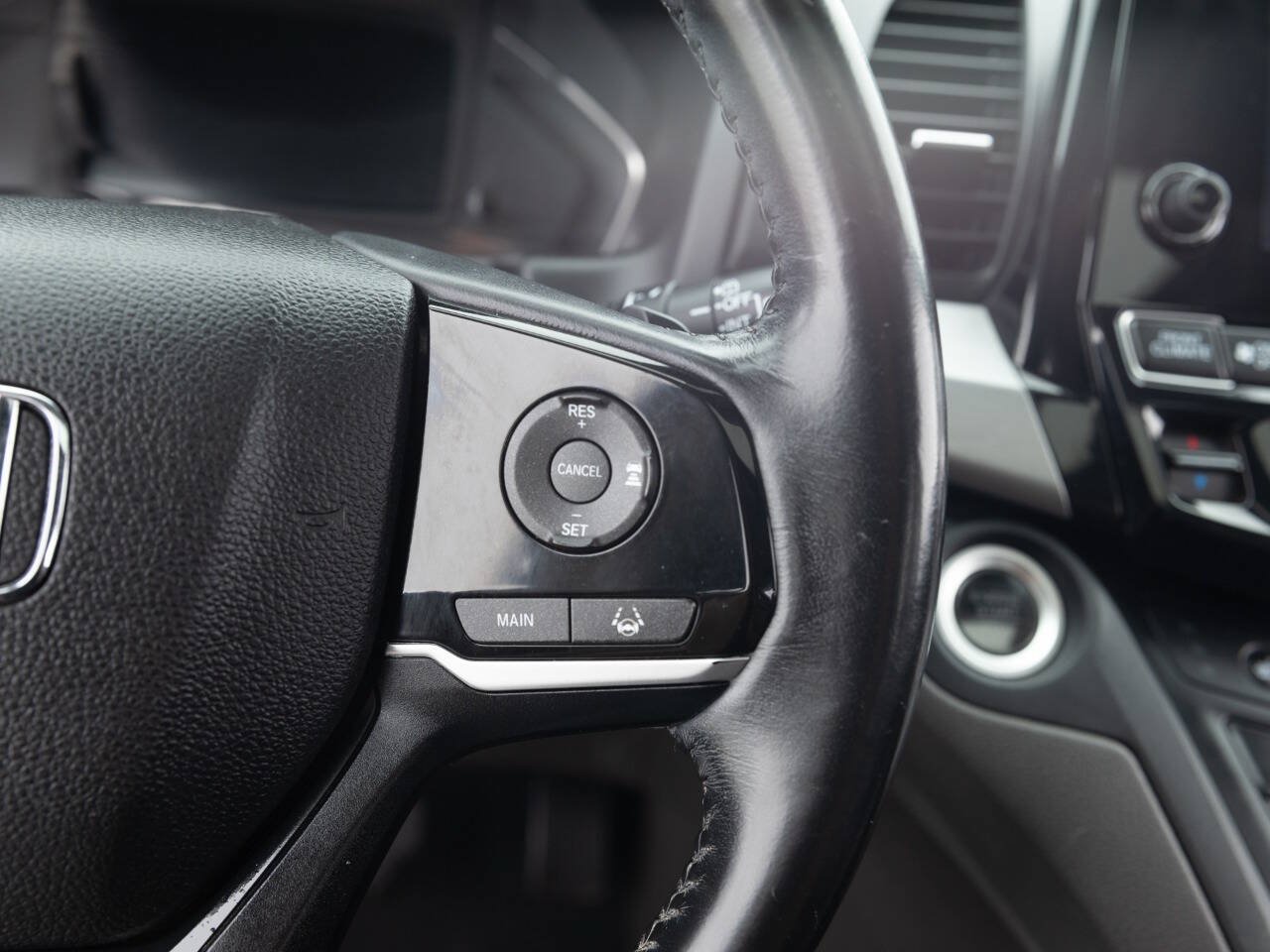 Used 2018 Honda Odyssey Touring image 39