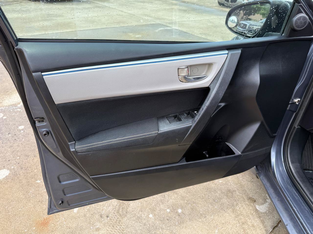 Used 2015 Toyota Corolla LE FWD image 10