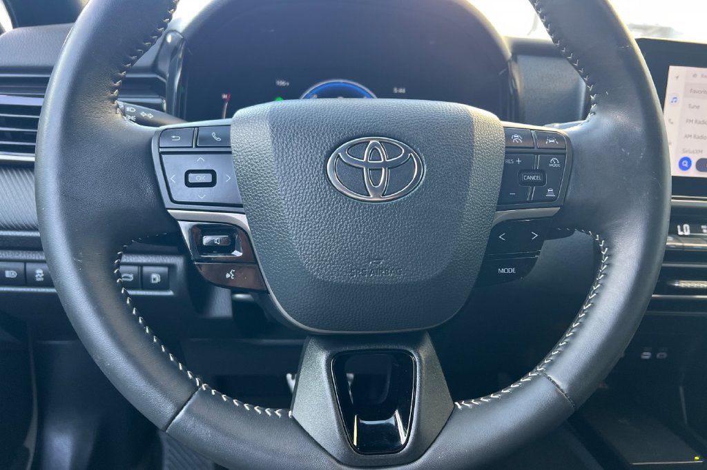 Used 2025 Toyota Camry SE FWD image 22
