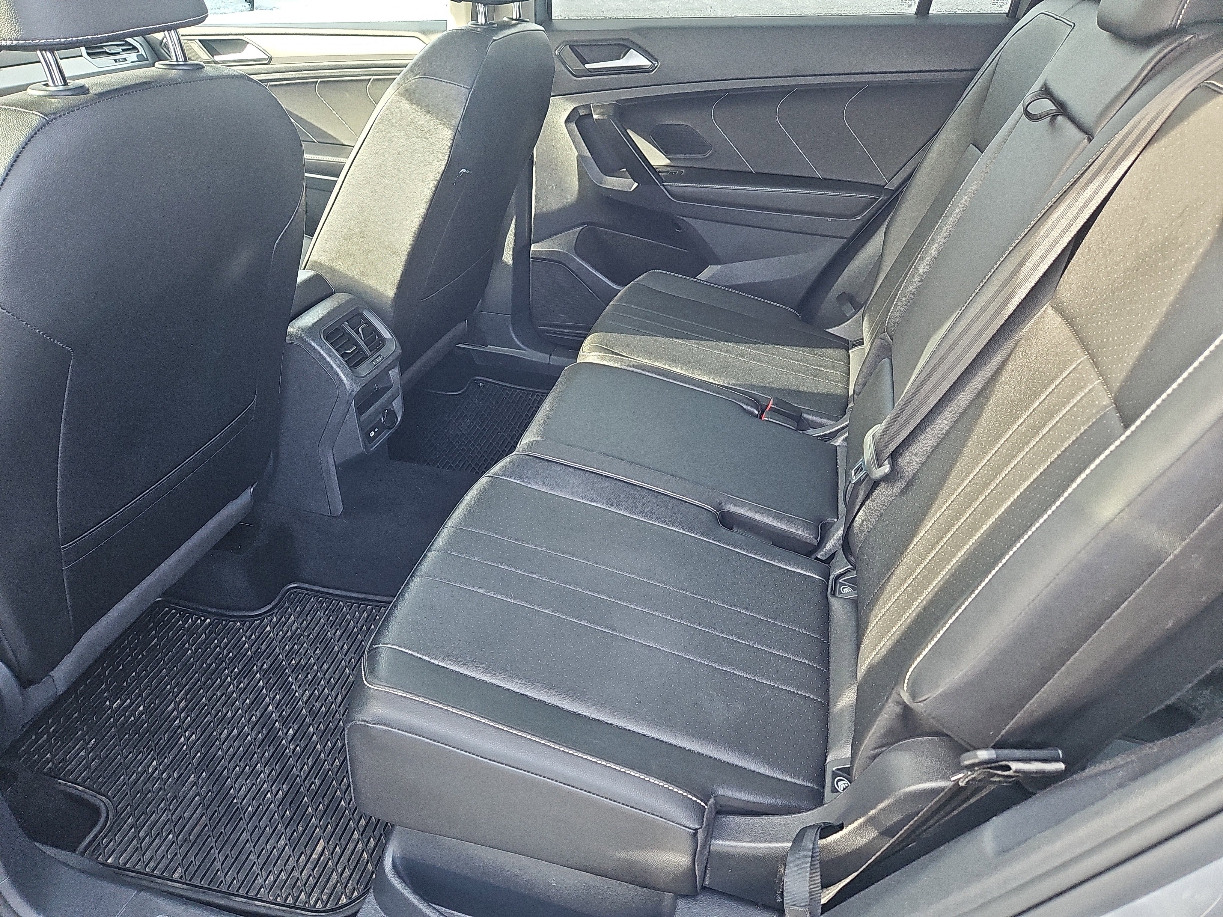 Certified 2022 Volkswagen Tiguan SE image 30