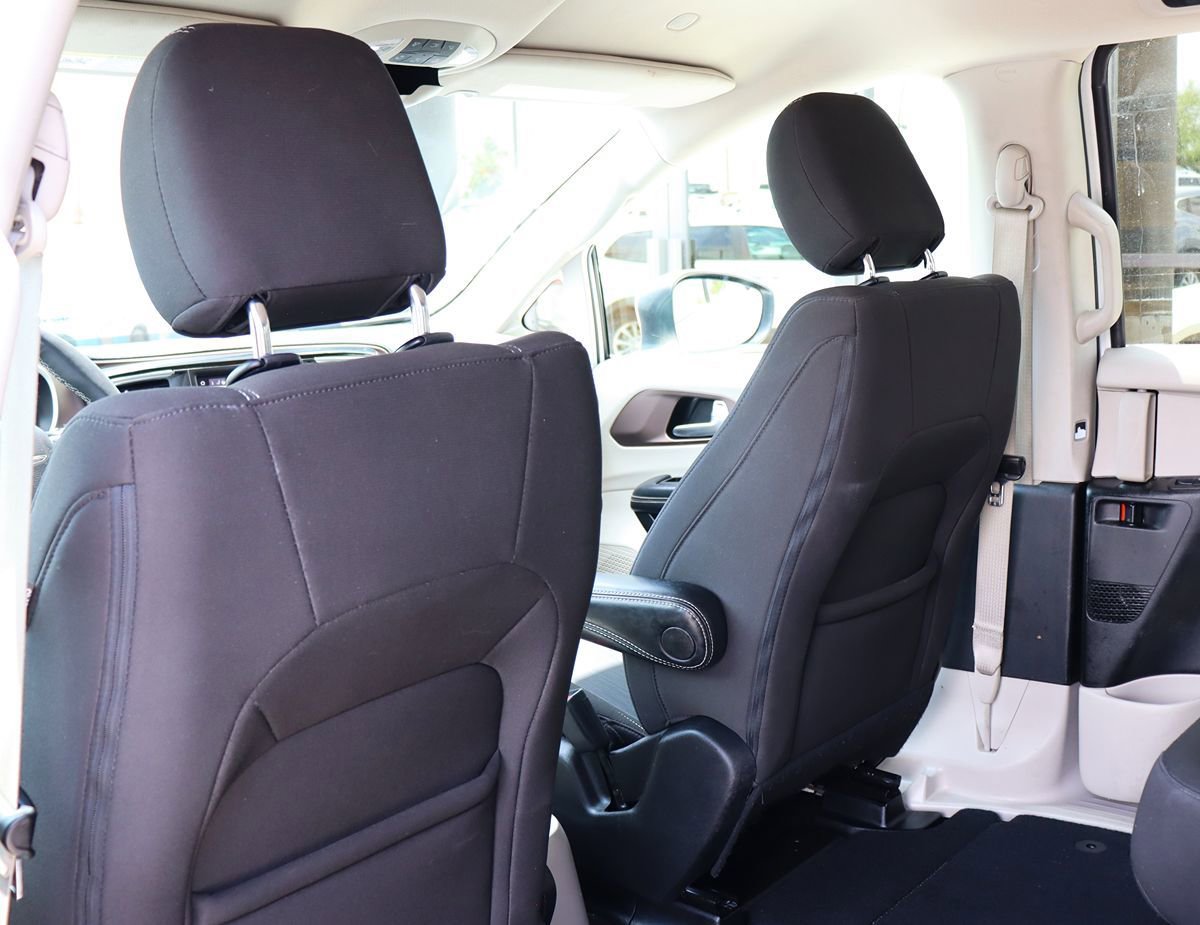 Used 2023 Chrysler Voyager LX FWD image 33